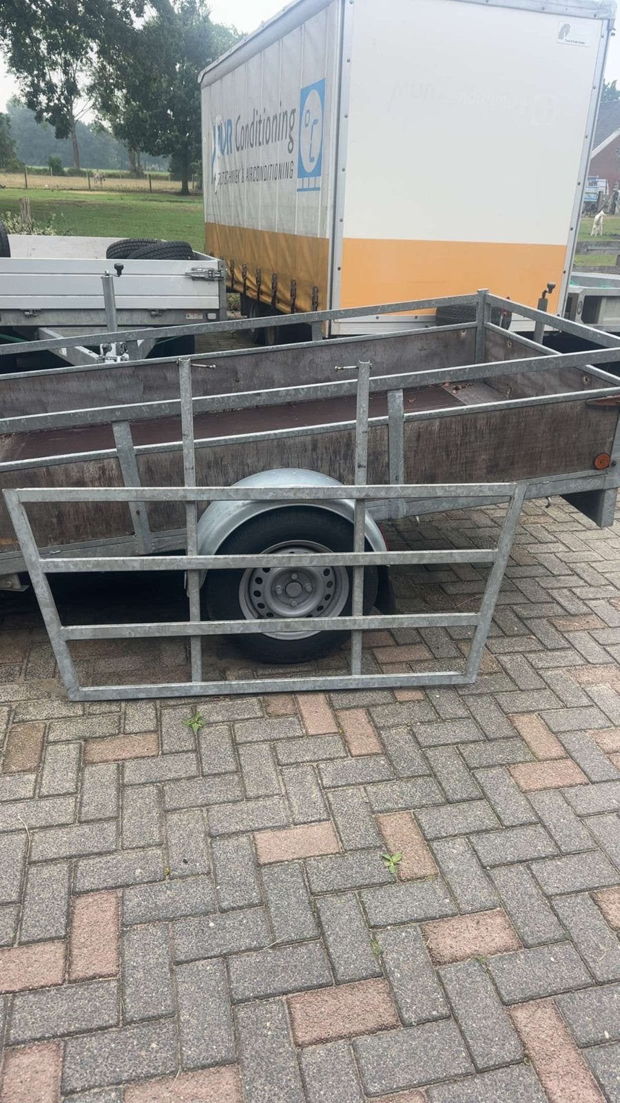 Hengsten rek Paardentrailer, Ophalen