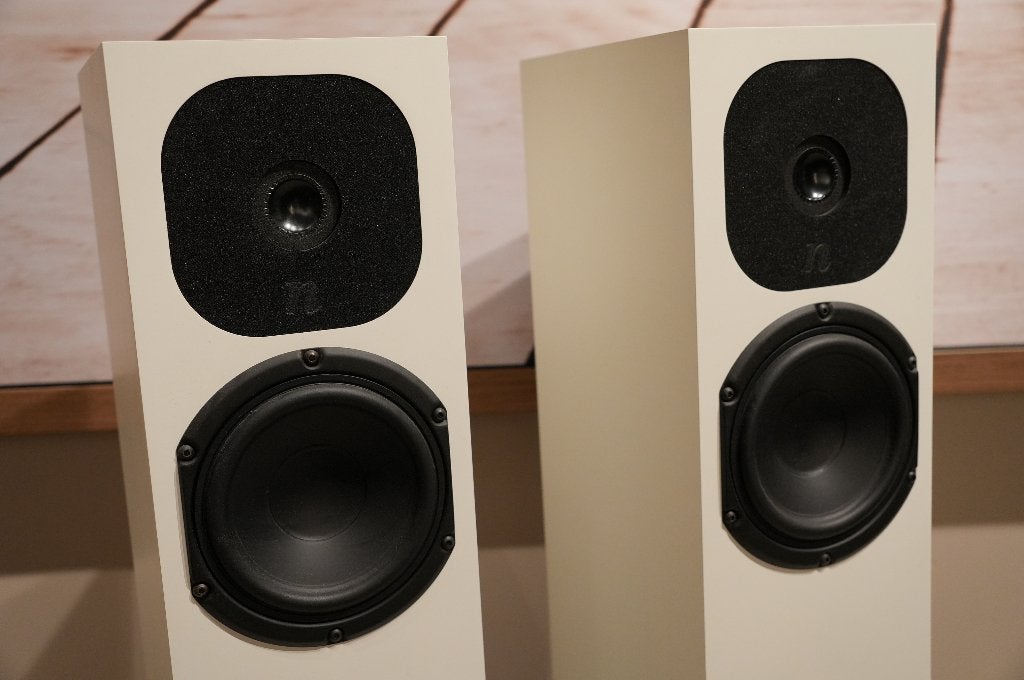 Neat sx2 speakers luidsprekers, wit, Ex-Demo, Overige merken, Vloerstaande luidspreker, 120 tot 150 watt, Ophalen of Verzenden