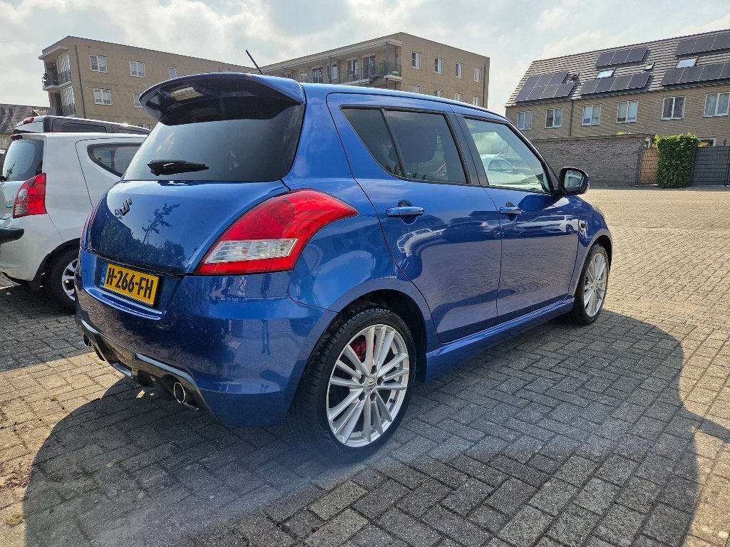 Suzuki Swift 1.6 5D Sport 2014 Blauw | Full Option | Xenon, Auto's, Voorwielaandrijving, Dealer onderhouden, 40 €/maand, Zwart