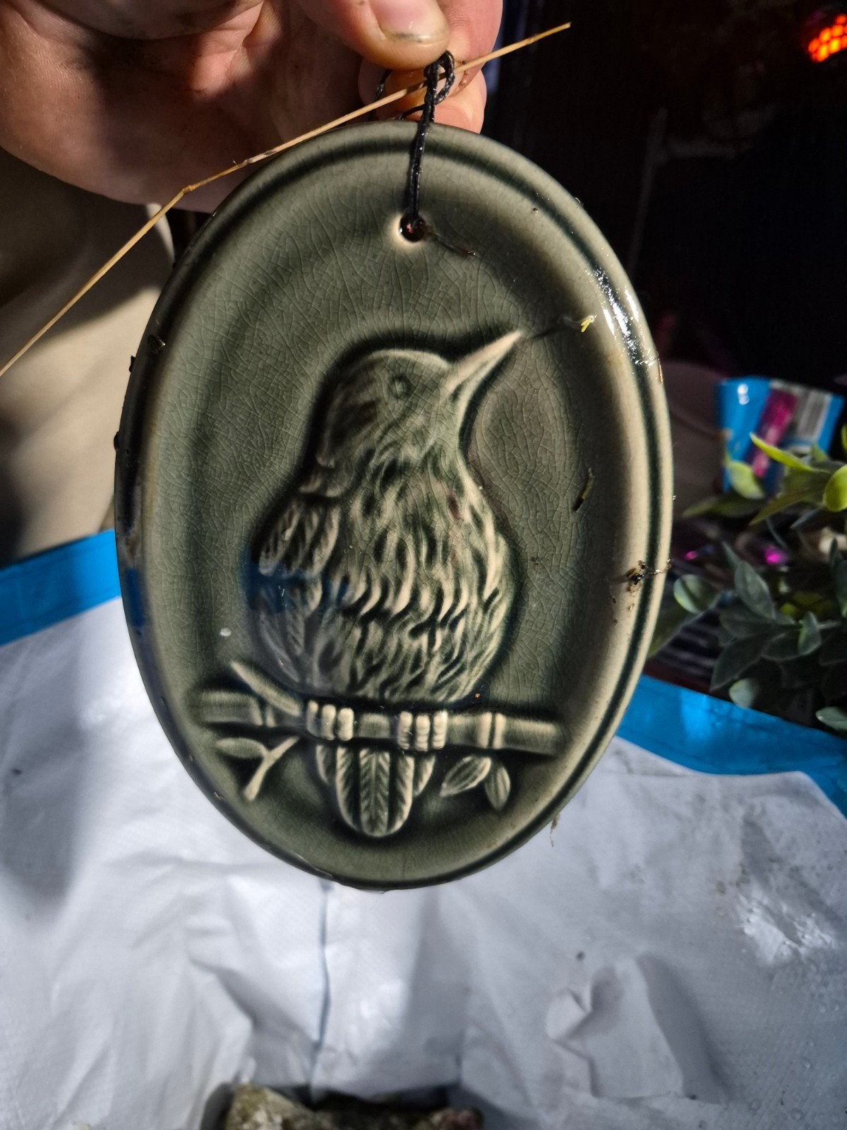 Groene Keramische Hangdecoratie met Vogel Reliëf, Ophalen of Verzenden