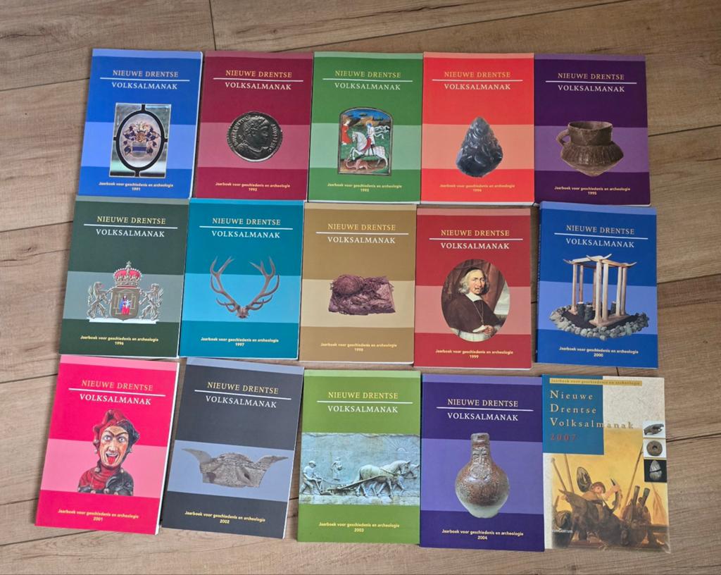 Nieuwe Drentse Volksalmanak 1991-2004 & 2007 - Complete Set, Boeken, Ophalen of Verzenden, 20e eeuw of later, Gelezen