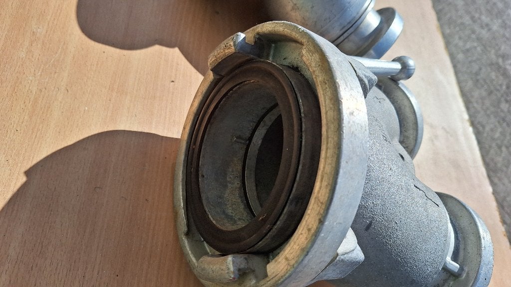 2 weg kraan Brandweer Storz 133/ 81 koppelingen, Ophalen, Overige typen, Zo goed als nieuw, Industriepark 2a 9351PA Leek