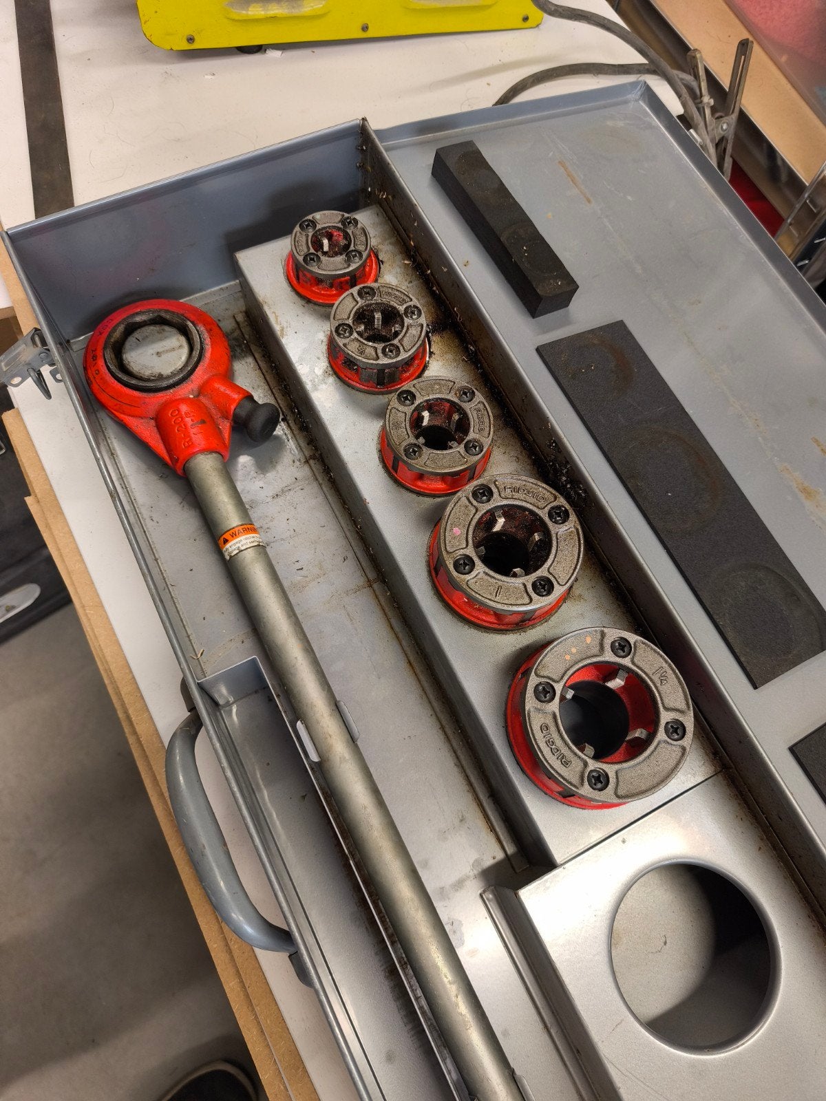 RIDGID pijpsnijder set met diverse snijkoppen, Doe-het-zelf en Verbouw, Ophalen of Verzenden, Gebruikt, Snijgereedschap, Ridgid