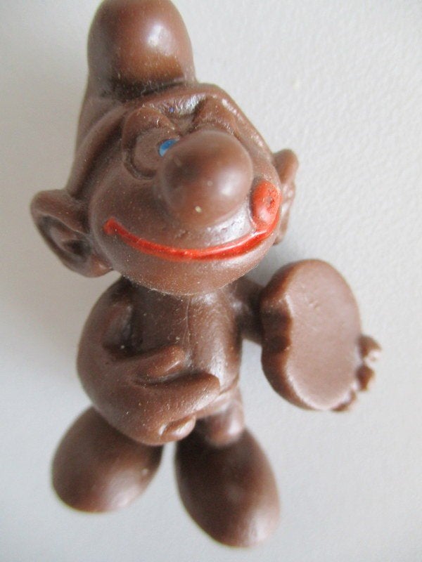 Zeldzame CHOCOLADESMURF met koekje (Sleich Walbauer), Verzamelen, Smurfen, Verzenden, Zo goed als nieuw, Overige Smurfen, Poppetje, Figuurtje of Knuffel