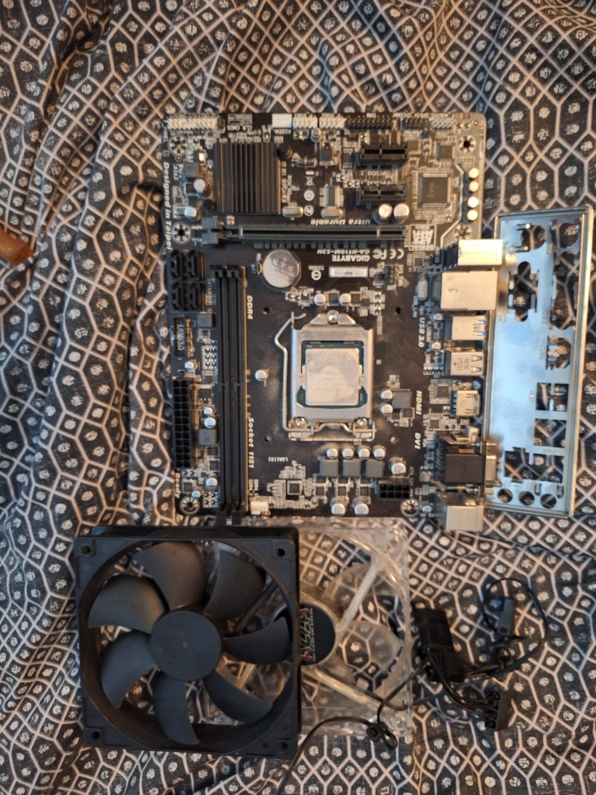 Gigabyte GA-H110M-S2H moederbord met Intel Core i5, Computers en Software, Moederborden, Ophalen, Gebruikt, Intel, DDR4