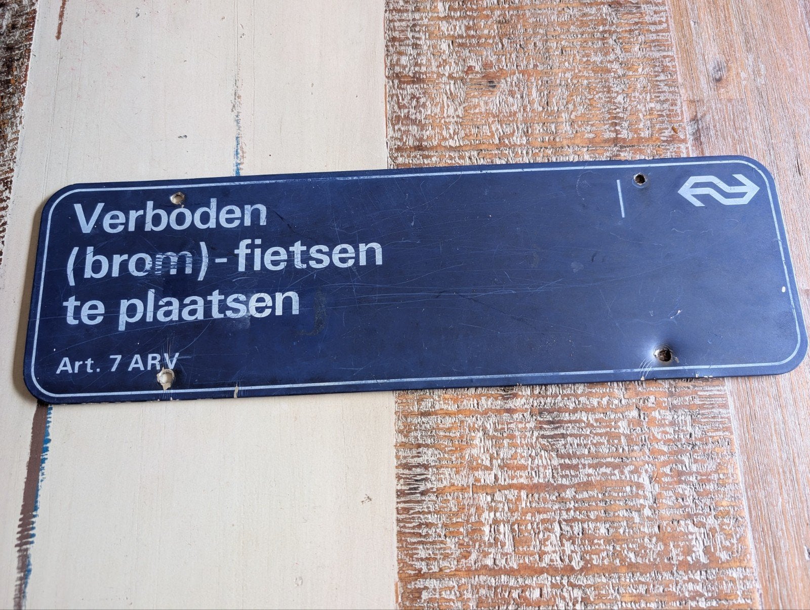 NS stationsbord – “Verboden (brom)-fietsen te plaatsen”, Verzamelen, Spoorwegen en Tramwegen, Ophalen of Verzenden, Trein, Overige typen