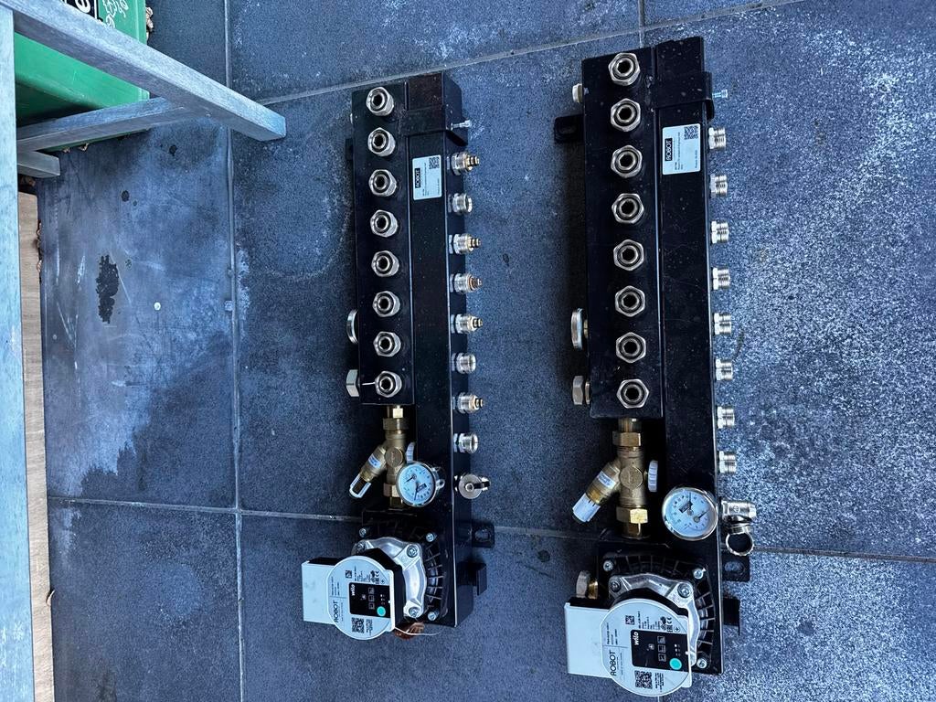 Vloerverwarming verdeler met pomp (2 stuks), Doe-het-zelf en Verbouw, Verwarming en Radiatoren, 30 tot 80 cm, Overige typen, Ophalen of Verzenden