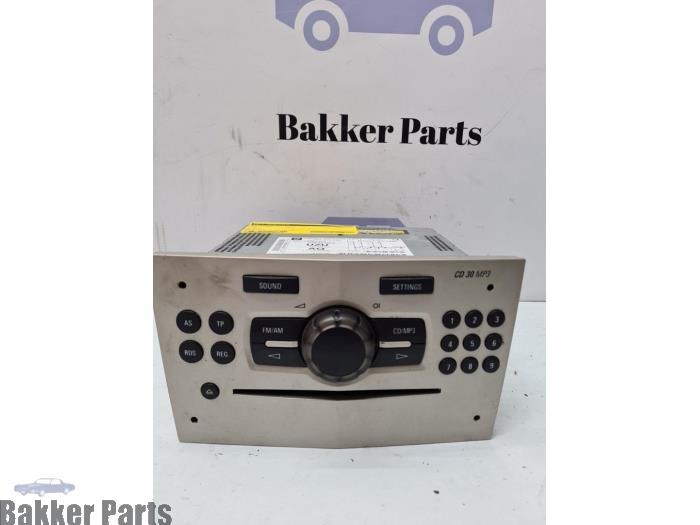 Radio van een Opel Corsa, Gebruikt, -, -, Opel