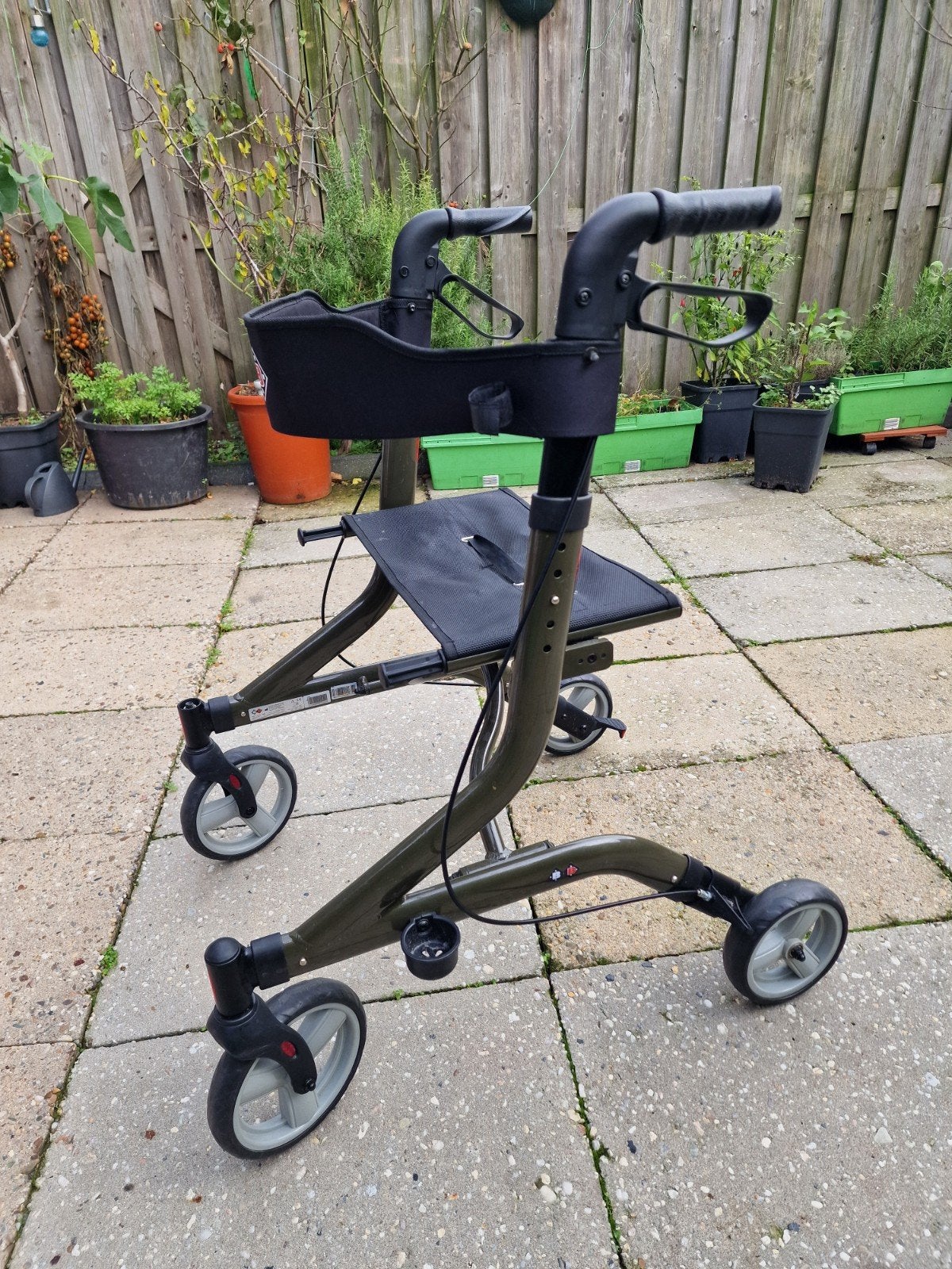 Lichtgewicht Bischoff & Bischoff rollator, Ophalen, Lichtgewicht, Zo goed als nieuw
