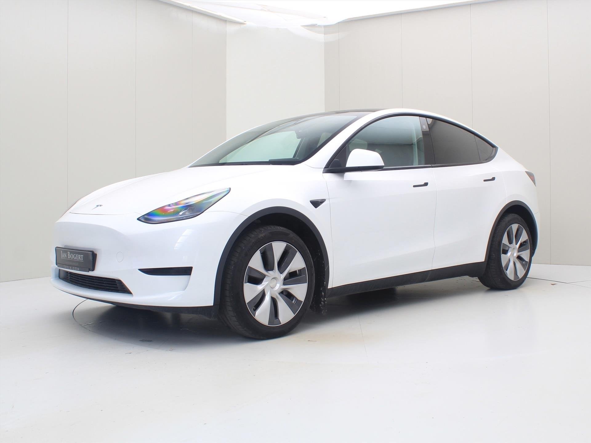 Tesla Model Y Standard RWD Plus 94.1% SoH [ AMD RYZEN+AUTOPI, Automaat, Gebruikt, Zwart, Wit