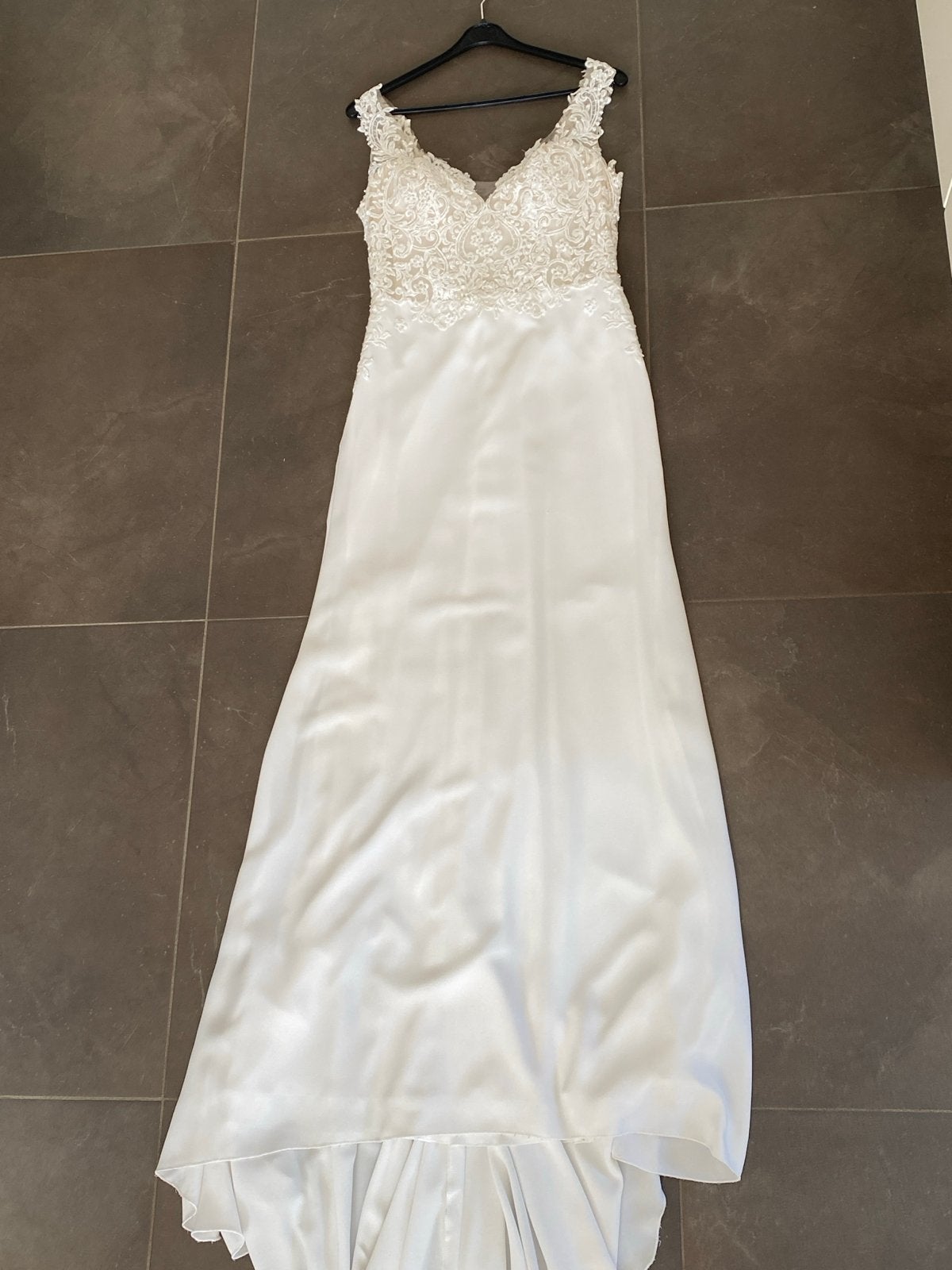 Elegante Trouwjurk met Kant en V-hals Ladybird, Ophalen of Verzenden, Zo goed als nieuw, Wit, Trouwjurk
