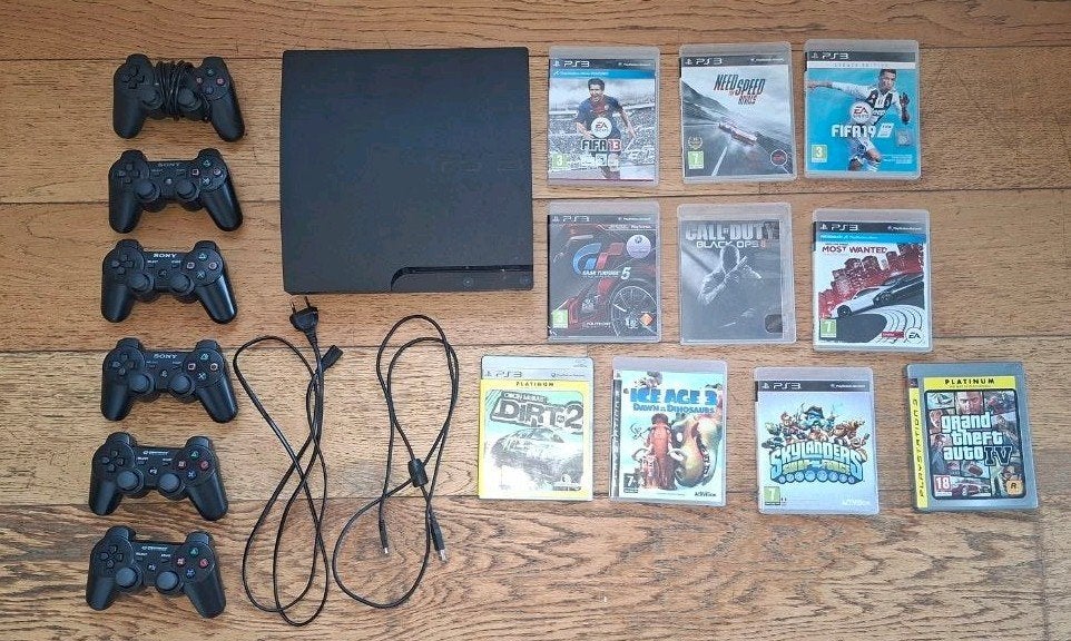 PlayStation 3 Disc Edition met controllers en games, Overige genres, 2 spelers, Ophalen of Verzenden, Zo goed als nieuw