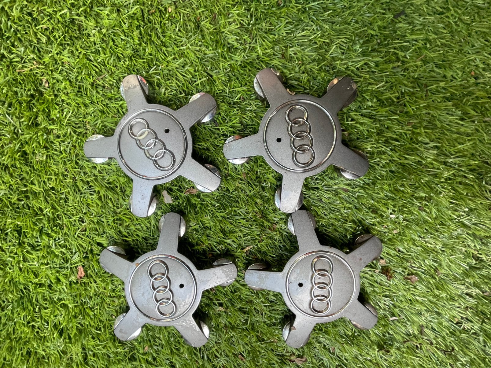 Originele Audi naafdoppen - Set van 4 4F0 601 165, Auto diversen, Ophalen of Verzenden, Gebruikt