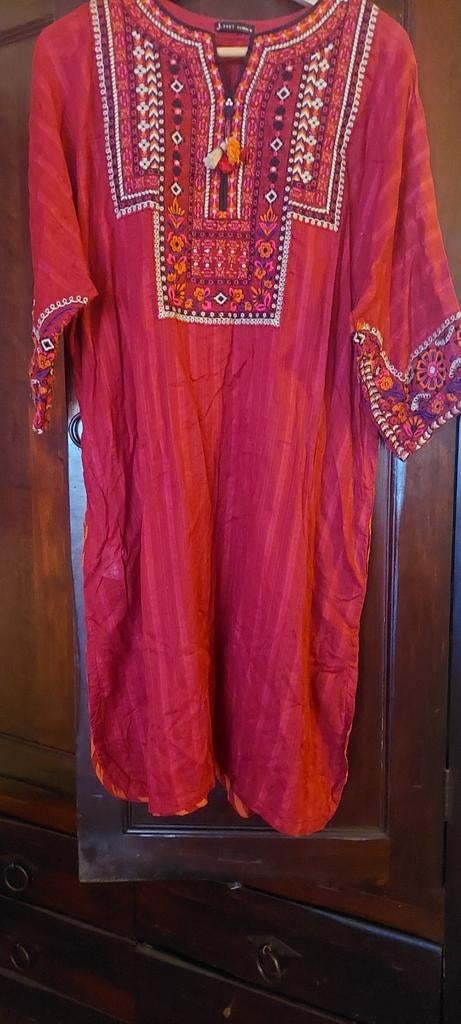 Prachtige kurta met borduursel L/XL, Kleding | Dames, Ophalen of Verzenden, Nieuw, Maat 42/44 (L), Rood