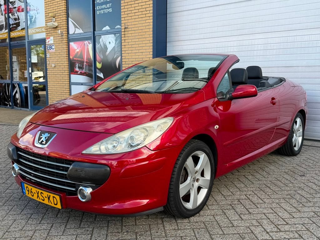 Peugeot 307 CC 2.0-16V automaat, leder, cabriolet, pdc, apk,, Auto's, Peugeot, Gebruikt, Zwart, 4 cilinders, Cabriolet