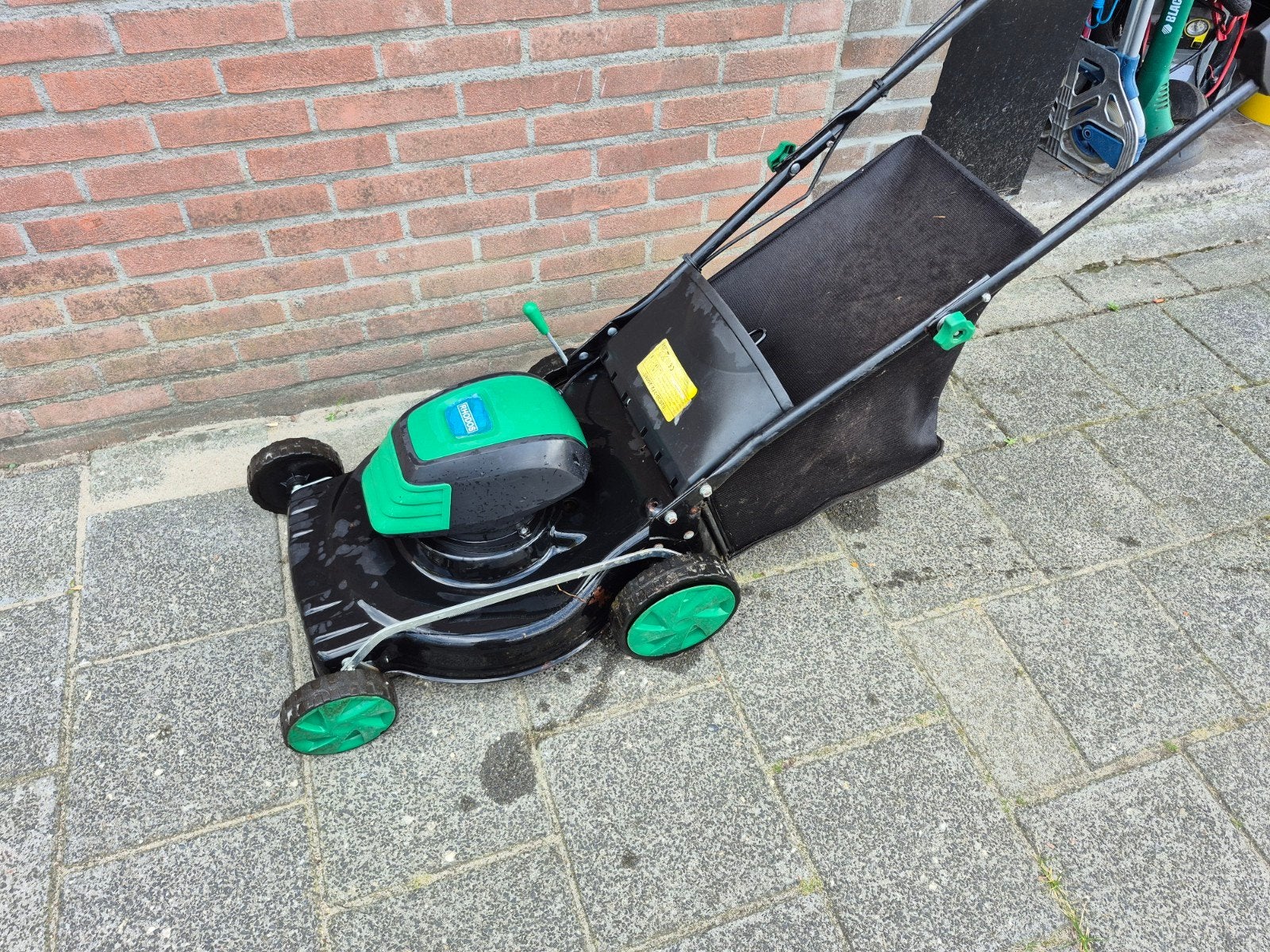 Goede sterke elektrische grasmaaier met opvangbak., Ophalen, Cirkelmaaier, Gebruikt, Elektrische grasmaaier