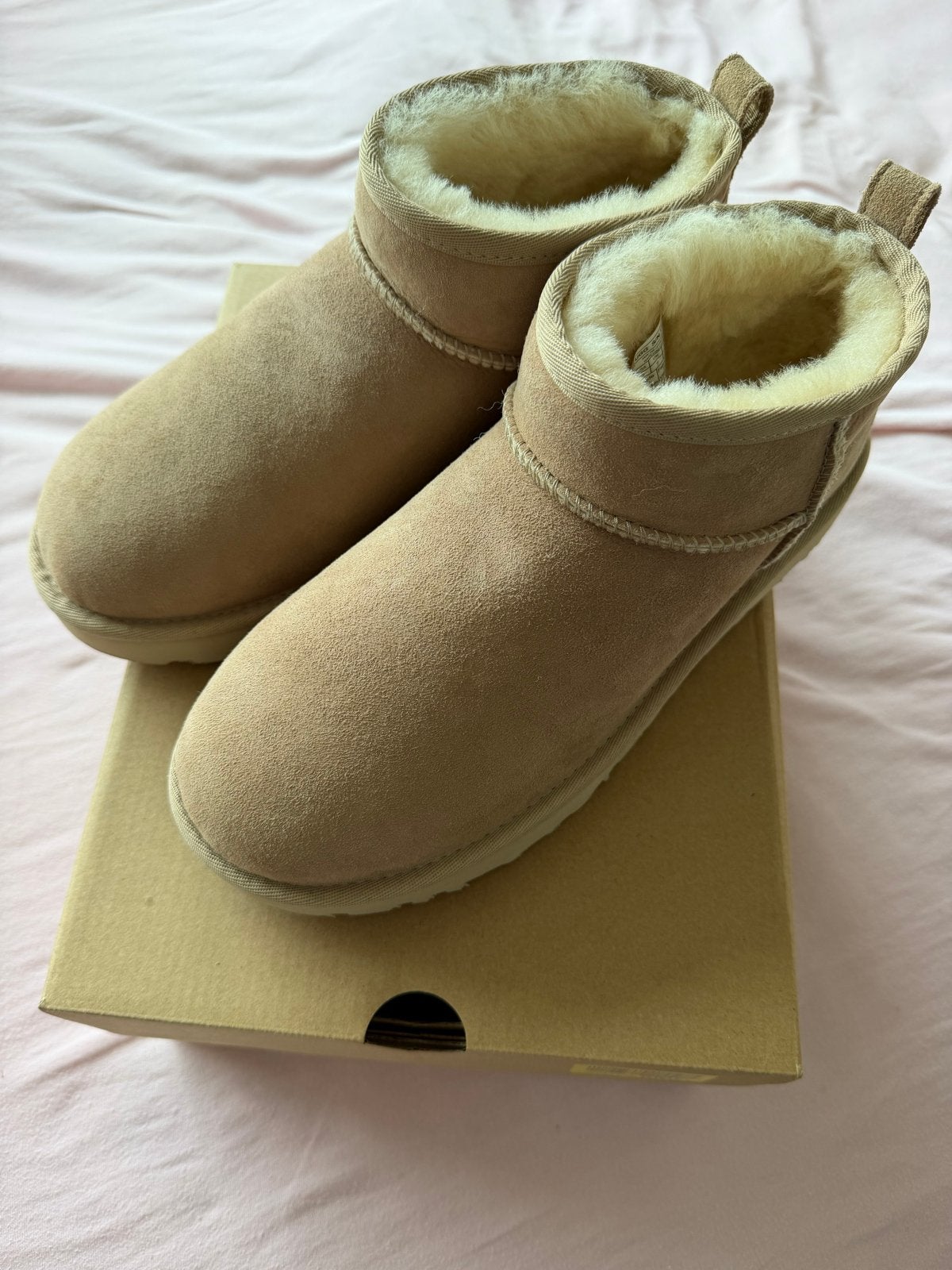 Nieuwe UGG Classic Ultra Mini Laarzen - Beige, Kleding | Dames, Schoenen, Beige, Lage of Enkellaarzen, Nieuw, Ophalen of Verzenden