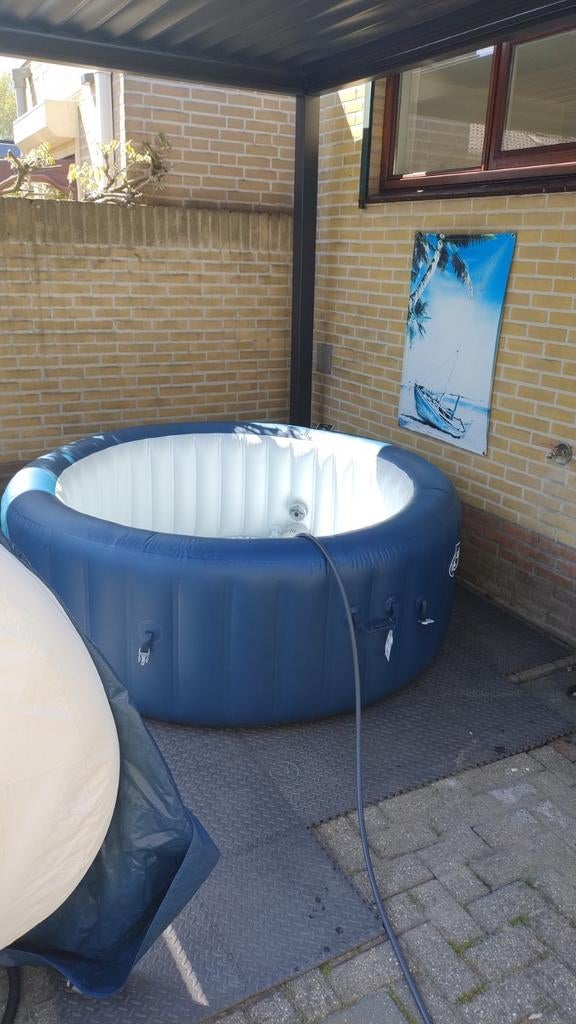 Opblaasbare Jacuzzi Lazy spa Milan - storing pomp (E02), Ophalen, Gebruikt, Afdekzeil, Opblaasbaar