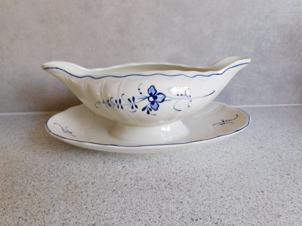 Villeroy & Boch Vieux Luxembourg Saucière met schotel, Klassiek, Ophalen of Verzenden, Zo goed als nieuw, Porselein