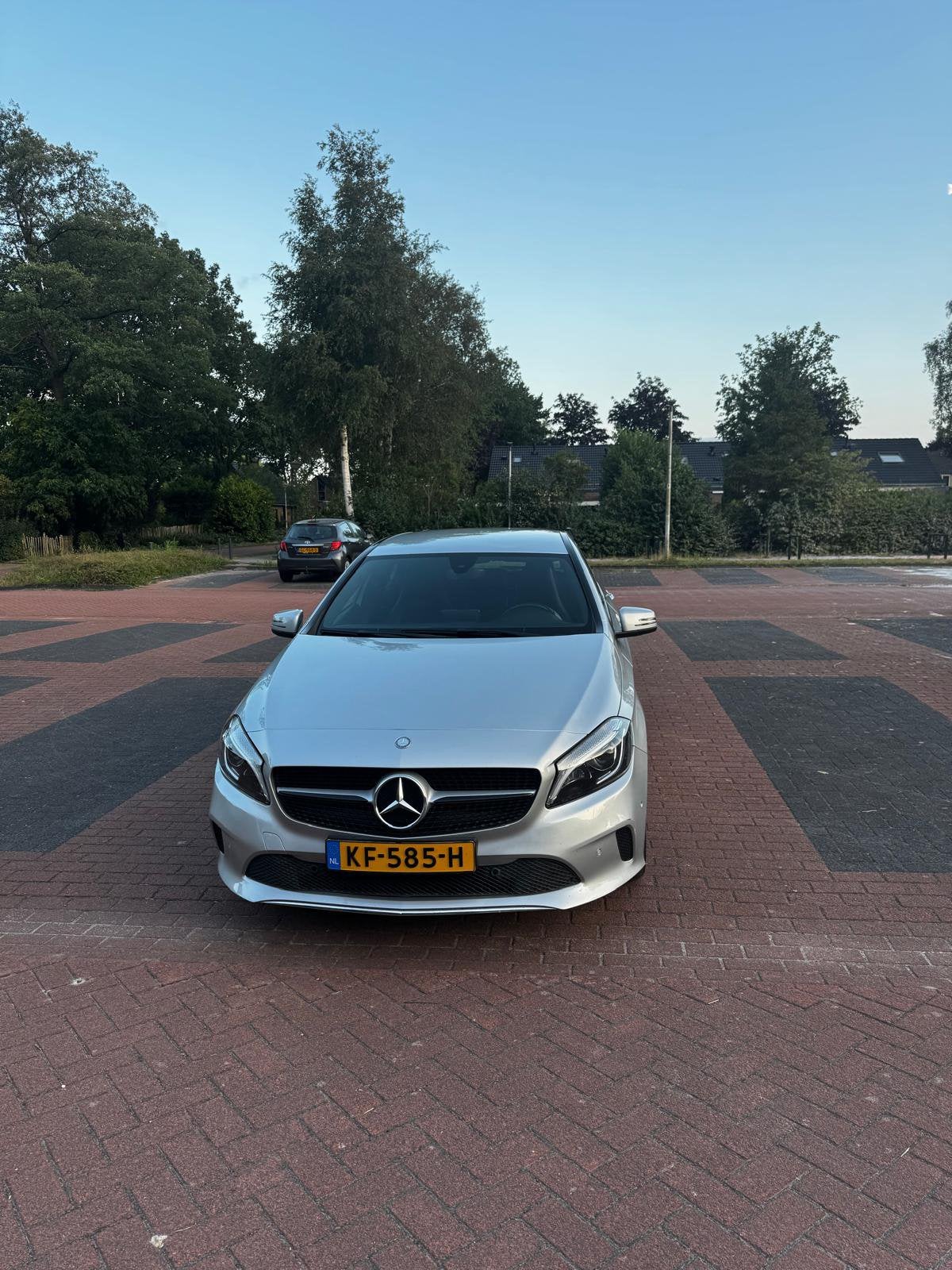 Mercedes-Benz A-Klasse A200 1.6 Blue EFF Aut7 2015 Grijs, Auto's, 1295 kg, 1595 cc, Bedrijf, 19 km/l