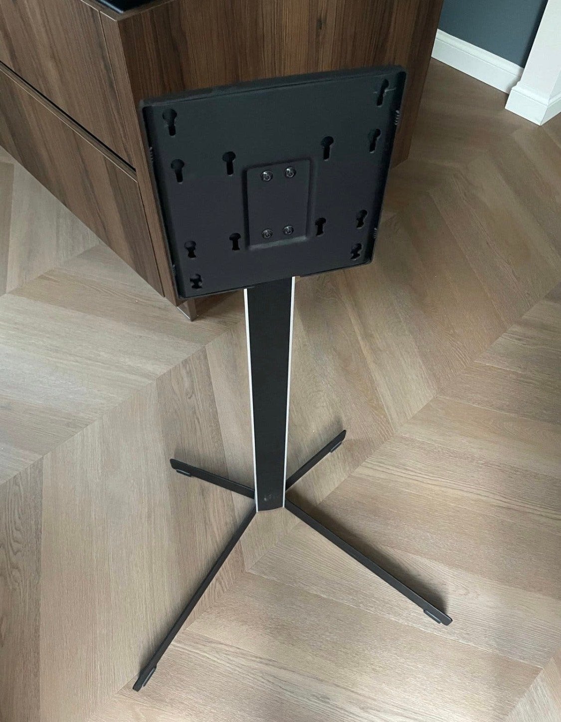 Vogel's TV vloerstandaard 110cm, VESA 20x20cm, Ophalen, Zo goed als nieuw