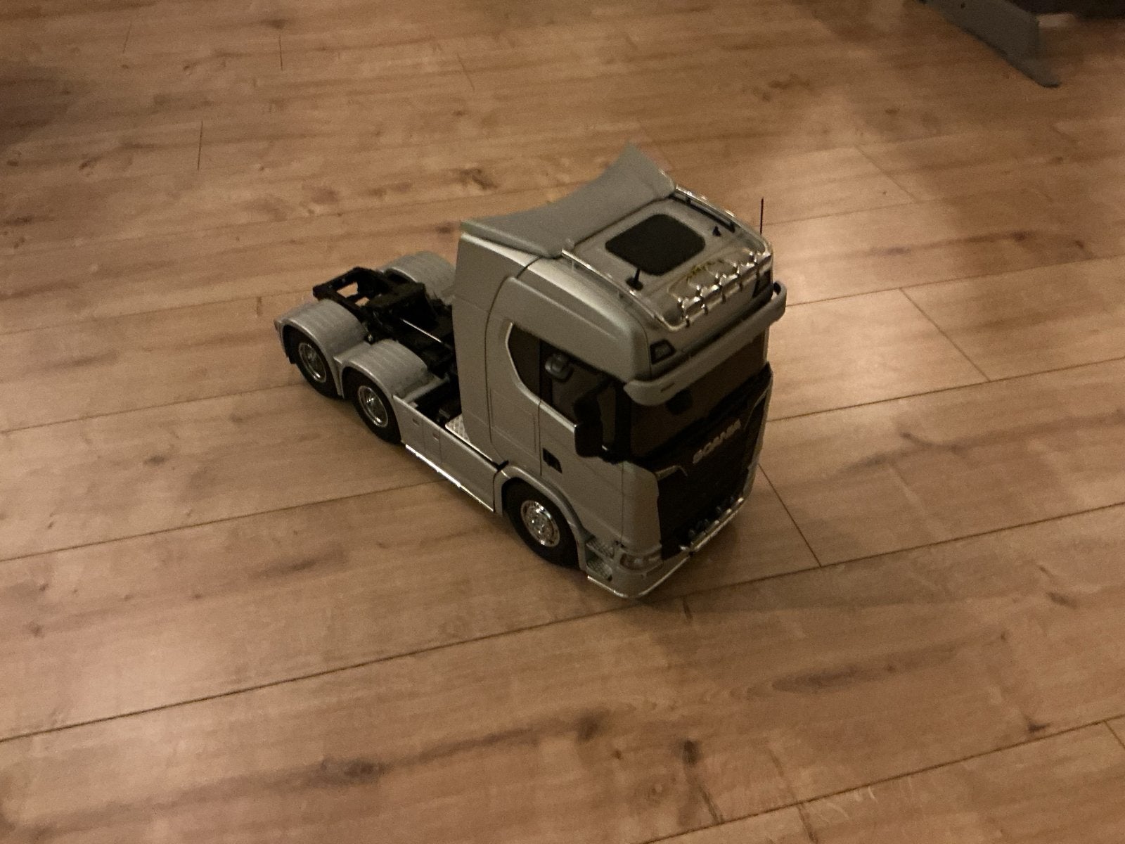 Scania R730 RC Truck met verlichting en trailer, Hobby en Vrije tijd, Overige merken, Groter dan 1:32, Ophalen of Verzenden, Zo goed als nieuw