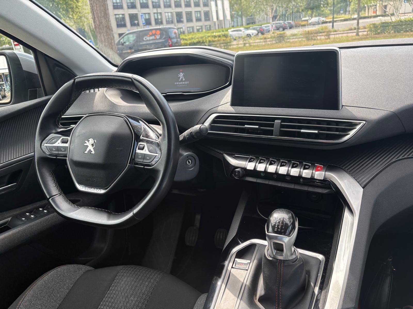 Peugeot 5008 1.2 Puretech 130pk S&S 2019 Grijs, Voorwielaandrijving, 15 km/l, 1199 cc, 7 stoelen