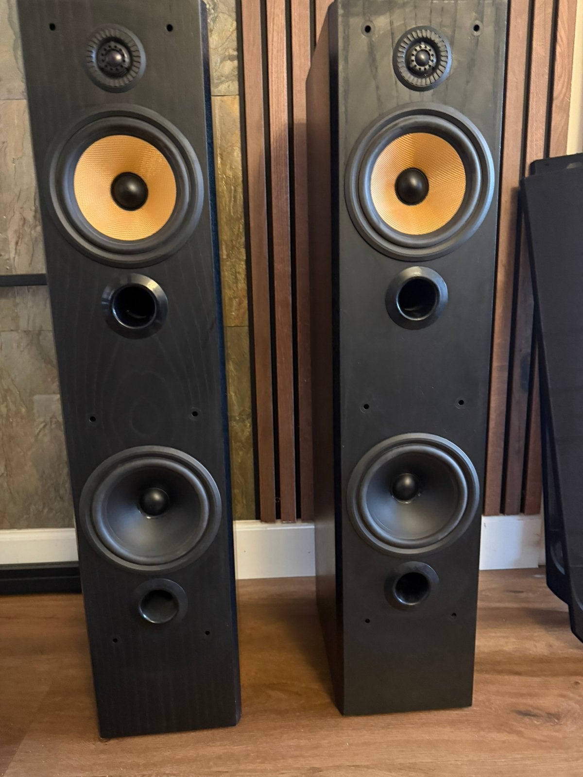 B&W Bowers & Wilkins Preference P5 – zwart – dozen, Ophalen of Verzenden, Gebruikt, Vloerstaande luidspreker, Overige merken