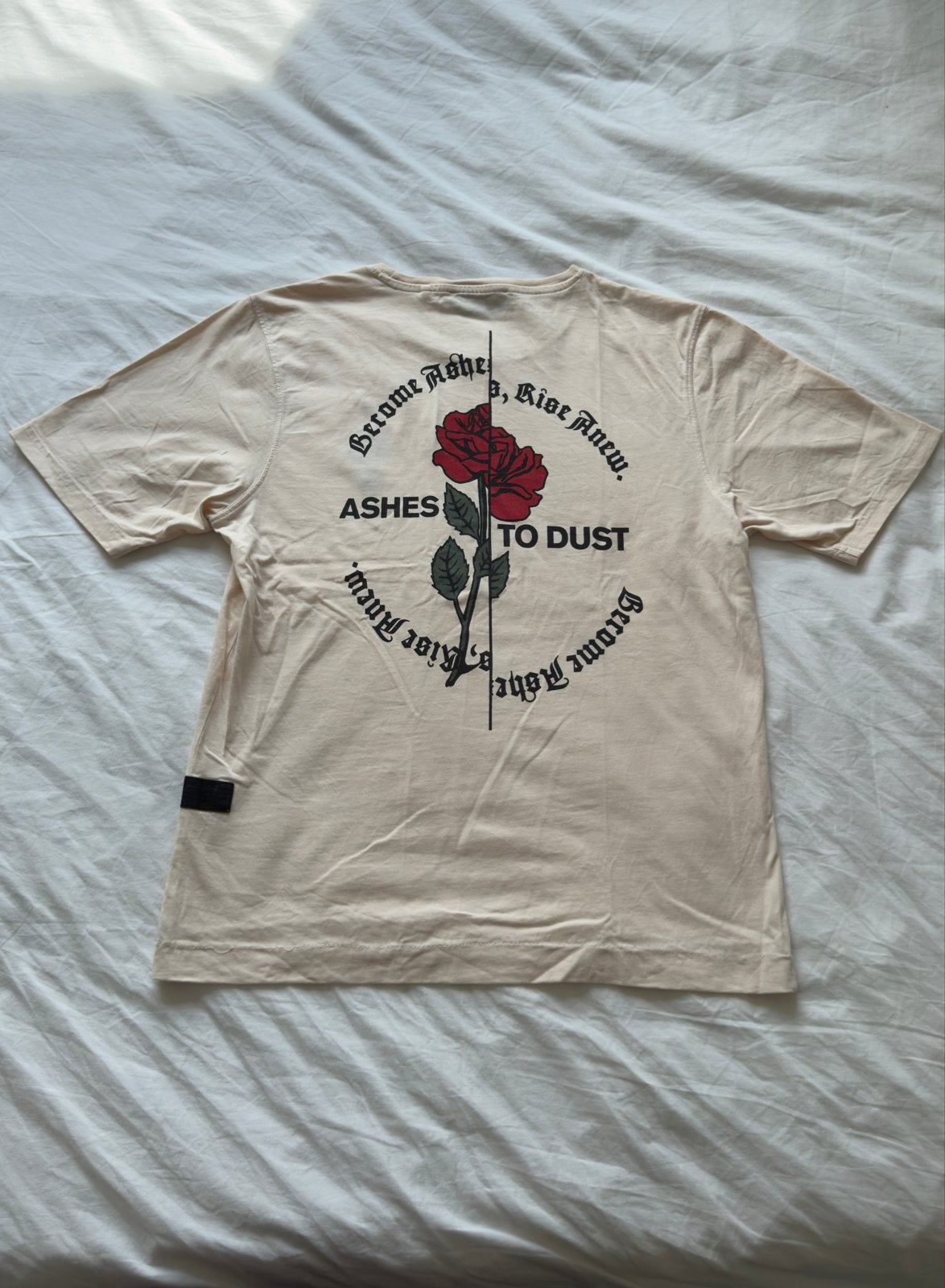 Ashes To Dust T-shirt met roosprint - Maat S, Kleding | Dames, Ophalen of Verzenden, Zo goed als nieuw, Beige, Korte mouw