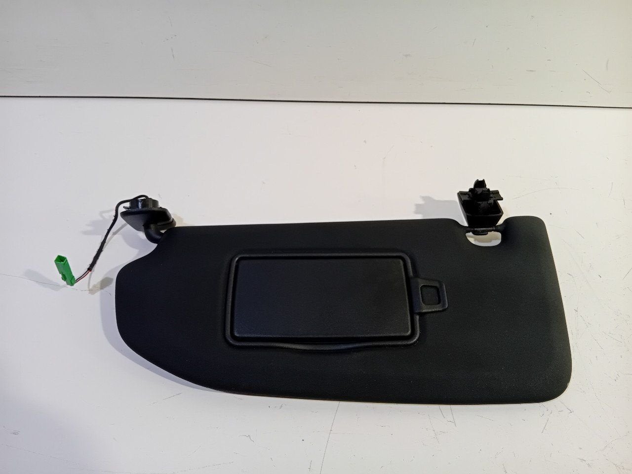 Zonneklep links Volvo XC40, Onderdelen@venauto.nl, Van der Ven Autorecycling B.V., Gebruikt, Ettenseweg 76, 4706 PB Roosendaal, The Netherlands