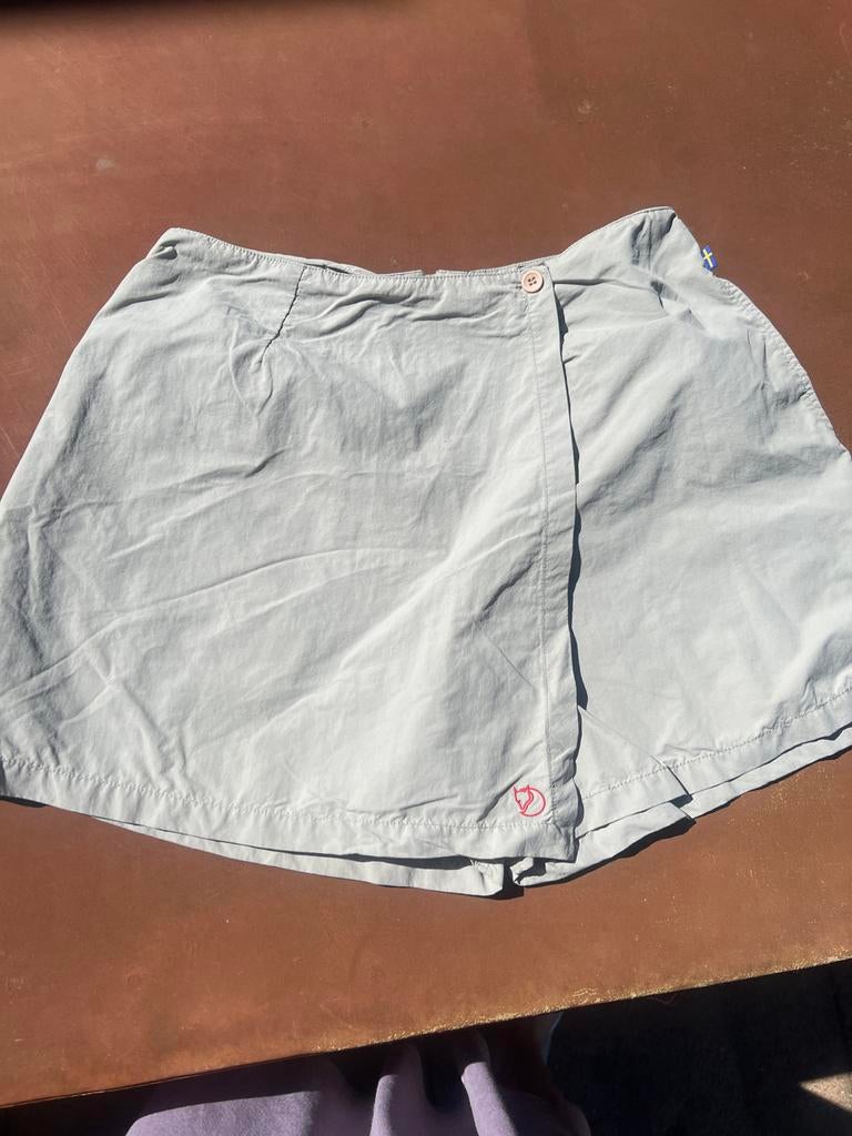 Fjällräven Skort - Licht grijs/groen maat 42, Maat 38/40 (M), Ophalen of Verzenden, Zo goed als nieuw, Grijs