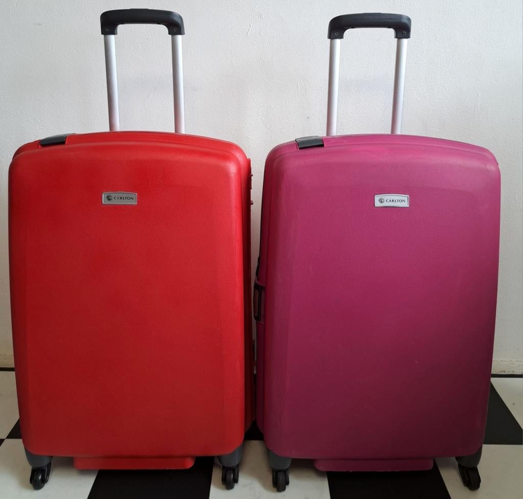 Twee Carlton Grote Koffer 4 wielen
TSA-slot 75 cm 76 liter,, Hard kunststof, 45 tot 55 cm, Slot, Ophalen of Verzenden