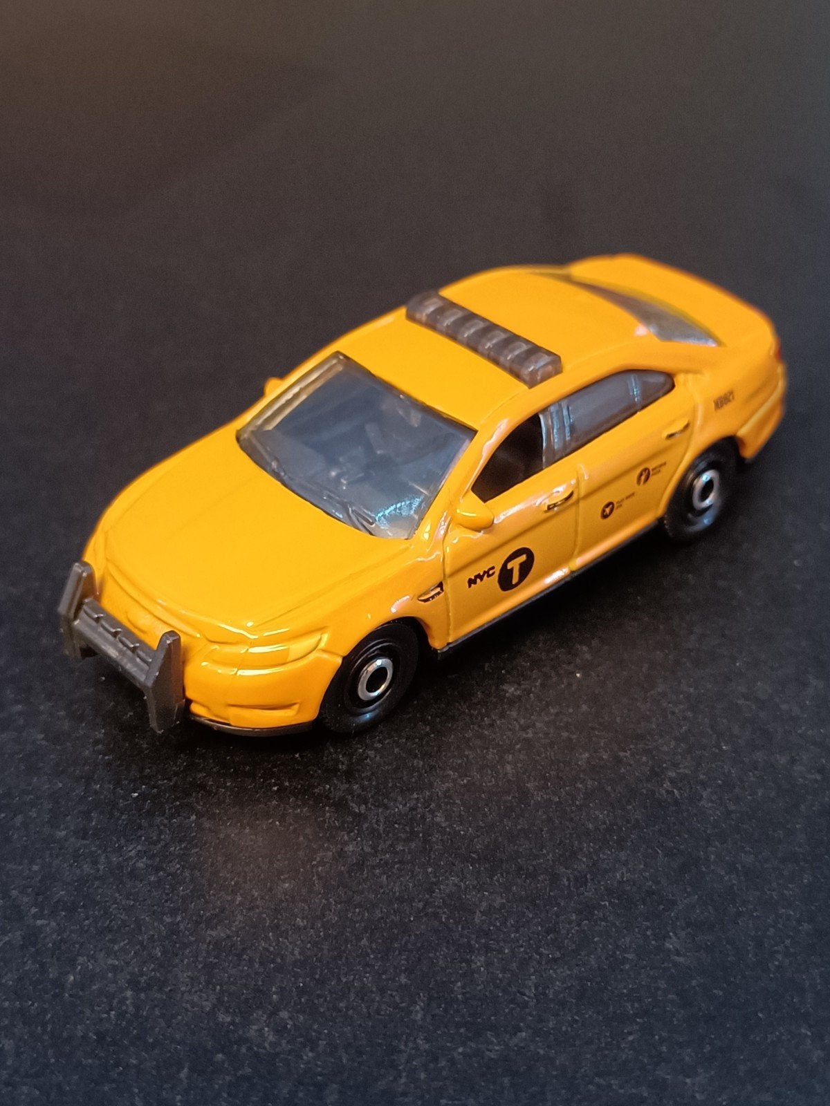 Matchbox Ford Interceptor taxi - Geel Speelgoedauto, Ophalen of Verzenden, Zo goed als nieuw