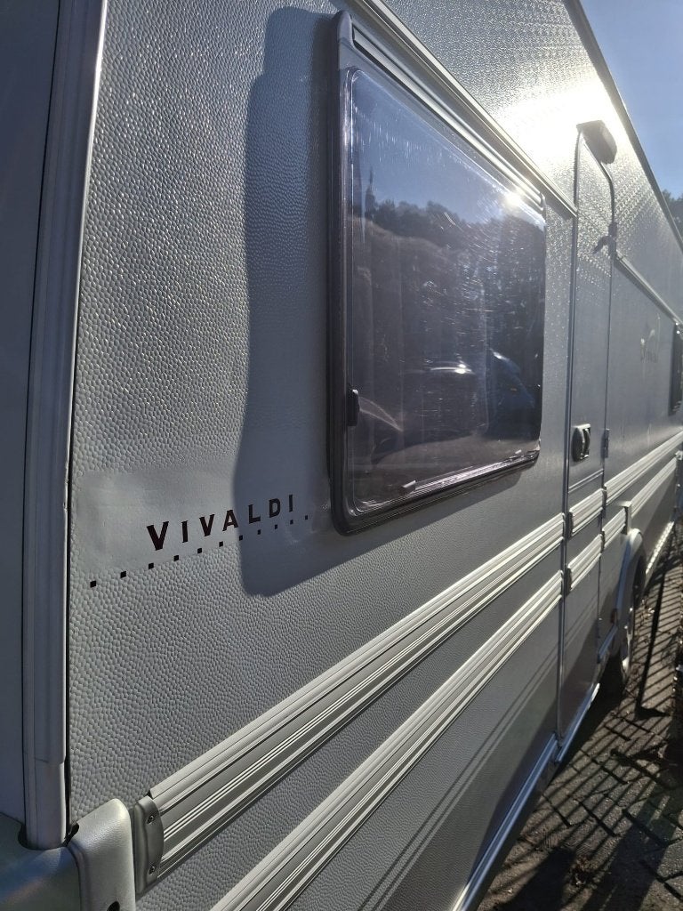 Tabbert Vivaldi 560 | '12 | Fransbed | Badkamer | Rondzit, Tabbert, Openslaande ramen, Particulier, 5 tot 6 meter