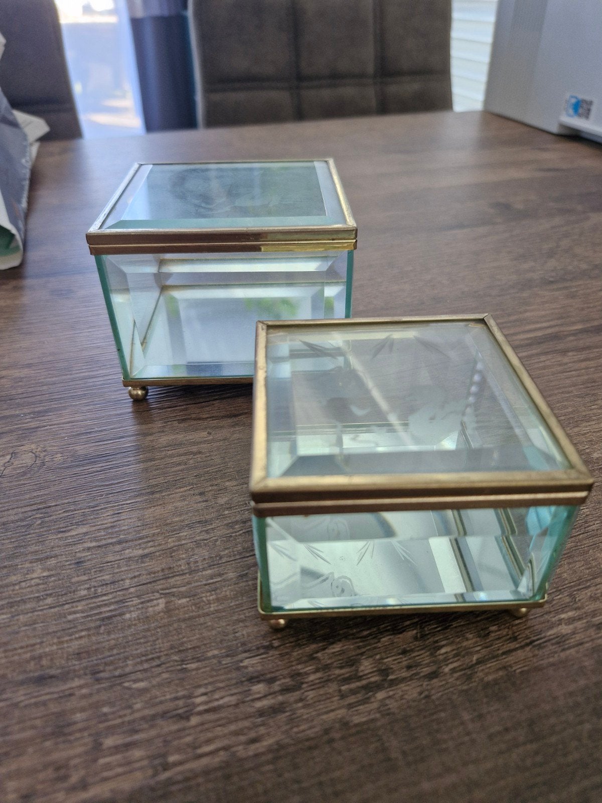 2 glazen display kistjes met zwanen op de deksel, Ophalen of Verzenden