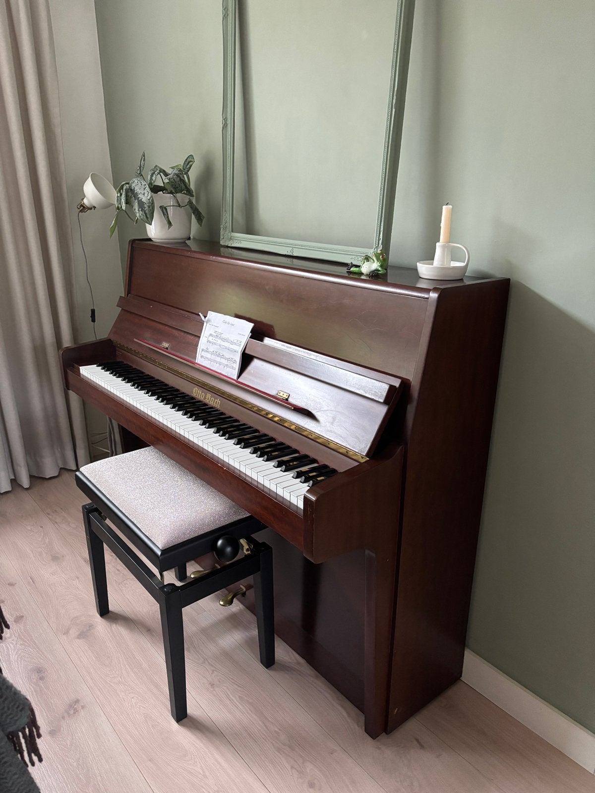 Gratis akoestische Otto Bach piano, Ophalen, Gebruikt, Bruin, Piano