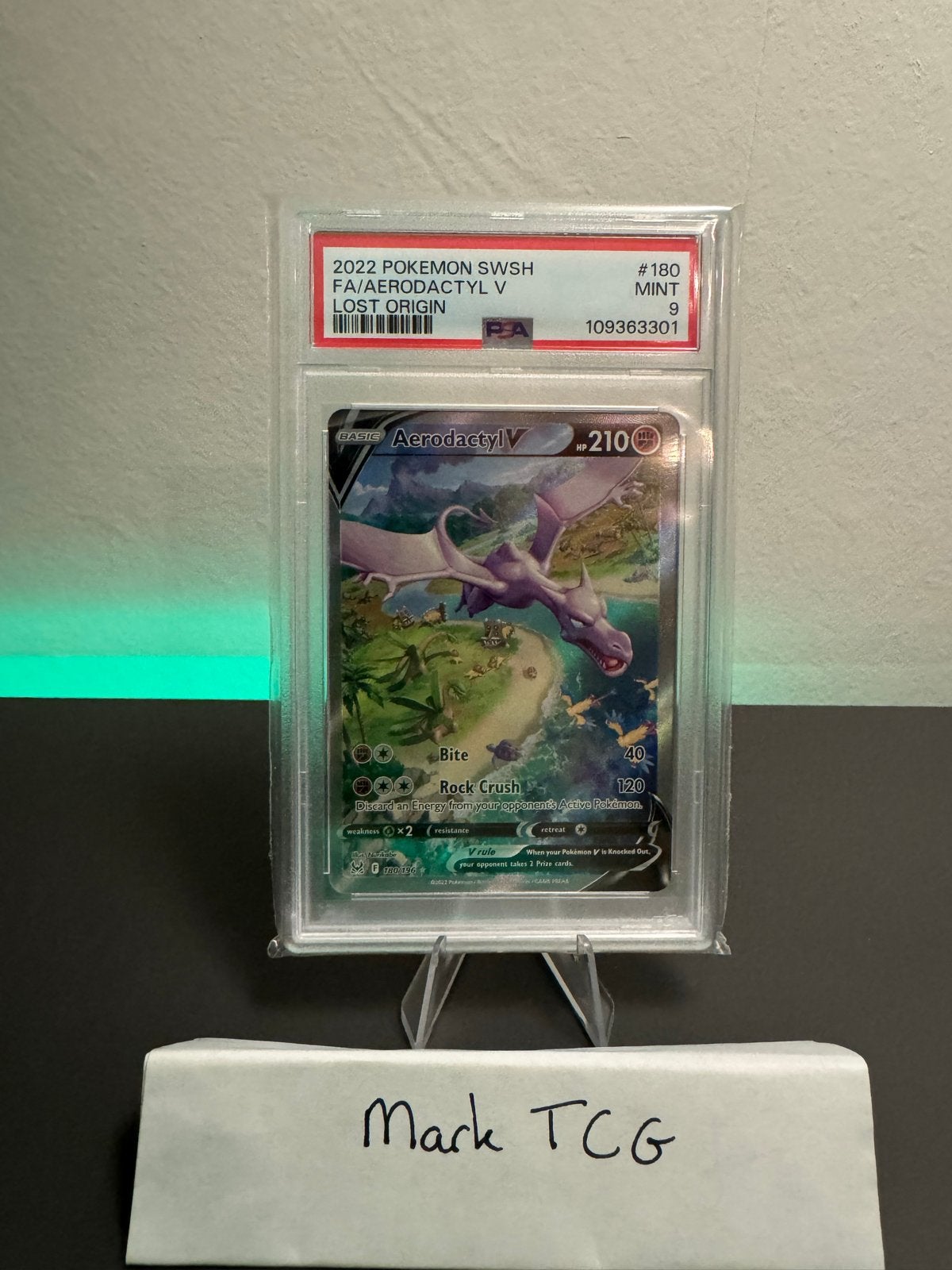 Aerodactyl V 180/196 (Full Art) PSA 9 MINT - Lost Origin, Ophalen of Verzenden, Zo goed als nieuw, Losse kaart