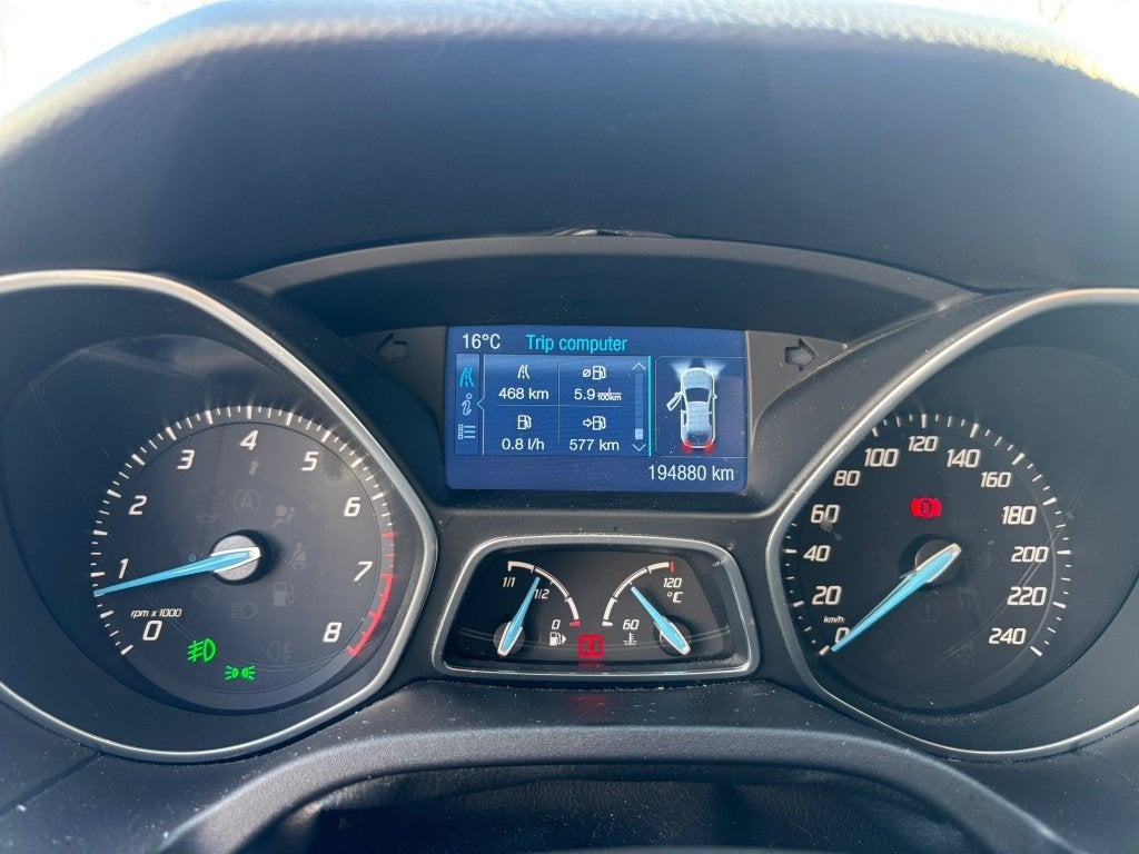 Foto 11 van Ford FOCUS Wagon 1.0 EcoBoost Titanium | trekhaak | 6versn |