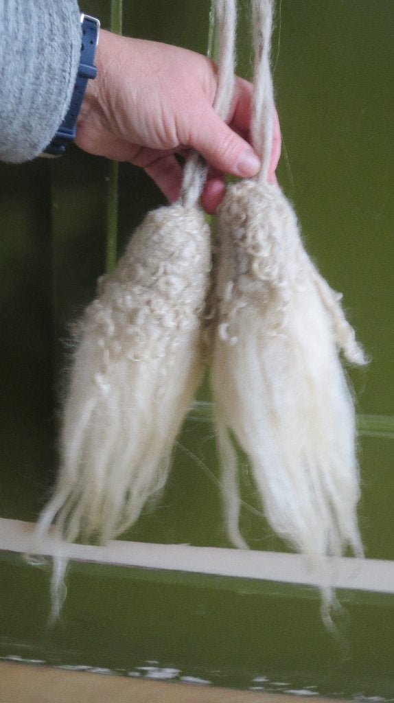 Twee toeven wol, Racka met Angora geit, aan gesponnen touw, Verzenden, Handgemaakt, Wit, Landelijk