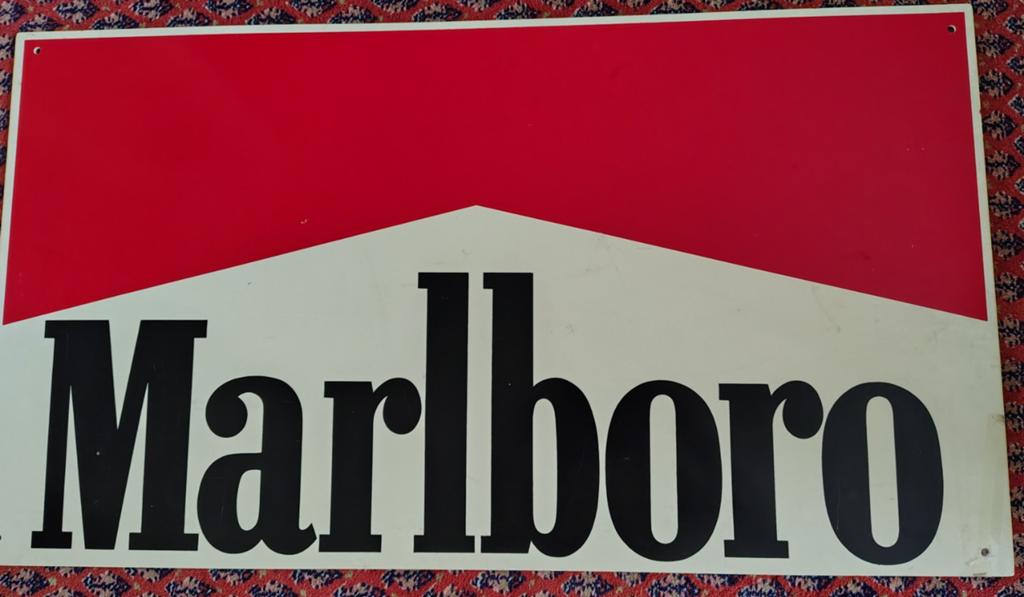 Te koop kunststof bord met Marlboro tekst. Reclamebord, Motoren, Ophalen of Verzenden