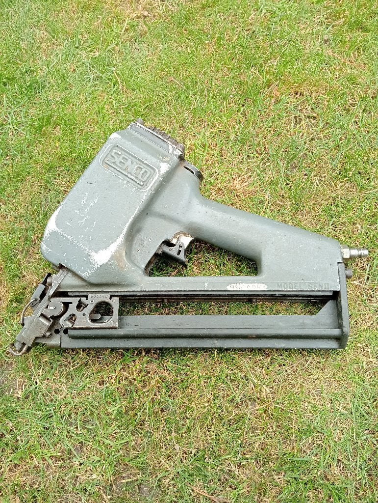 zware niet tacker op lucht, Doe-het-zelf en Verbouw, Gereedschap | Handgereedschap, Ophalen, Gebruikt, Tacker/nietmachine, Overige merken