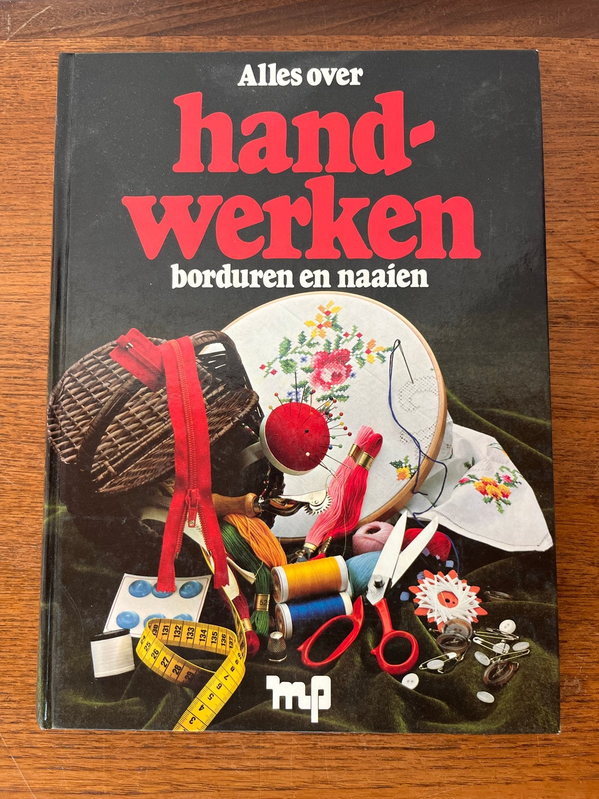 Alles over handwerken: borduren en naaien, Boeken, Ophalen of Verzenden, Zo goed als nieuw, Borduren en Naaien