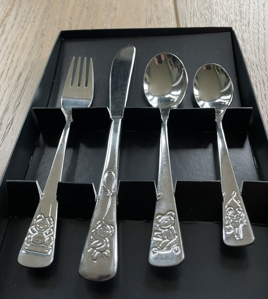 Zwilling Teddy kinderbestek (4-delig), Huis en Inrichting, Kinderbestek, Bestekset, Ophalen of Verzenden, Zo goed als nieuw