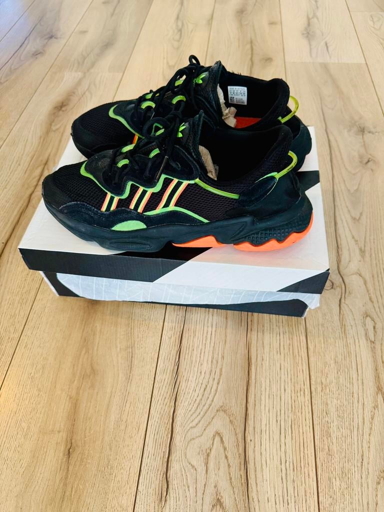 Zeldzame ADIDAS OZWEEGO (2019) – Black Green Orange – MAAT45, Overige kleuren, Ophalen of Verzenden, Sneakers of Gympen, Zo goed als nieuw