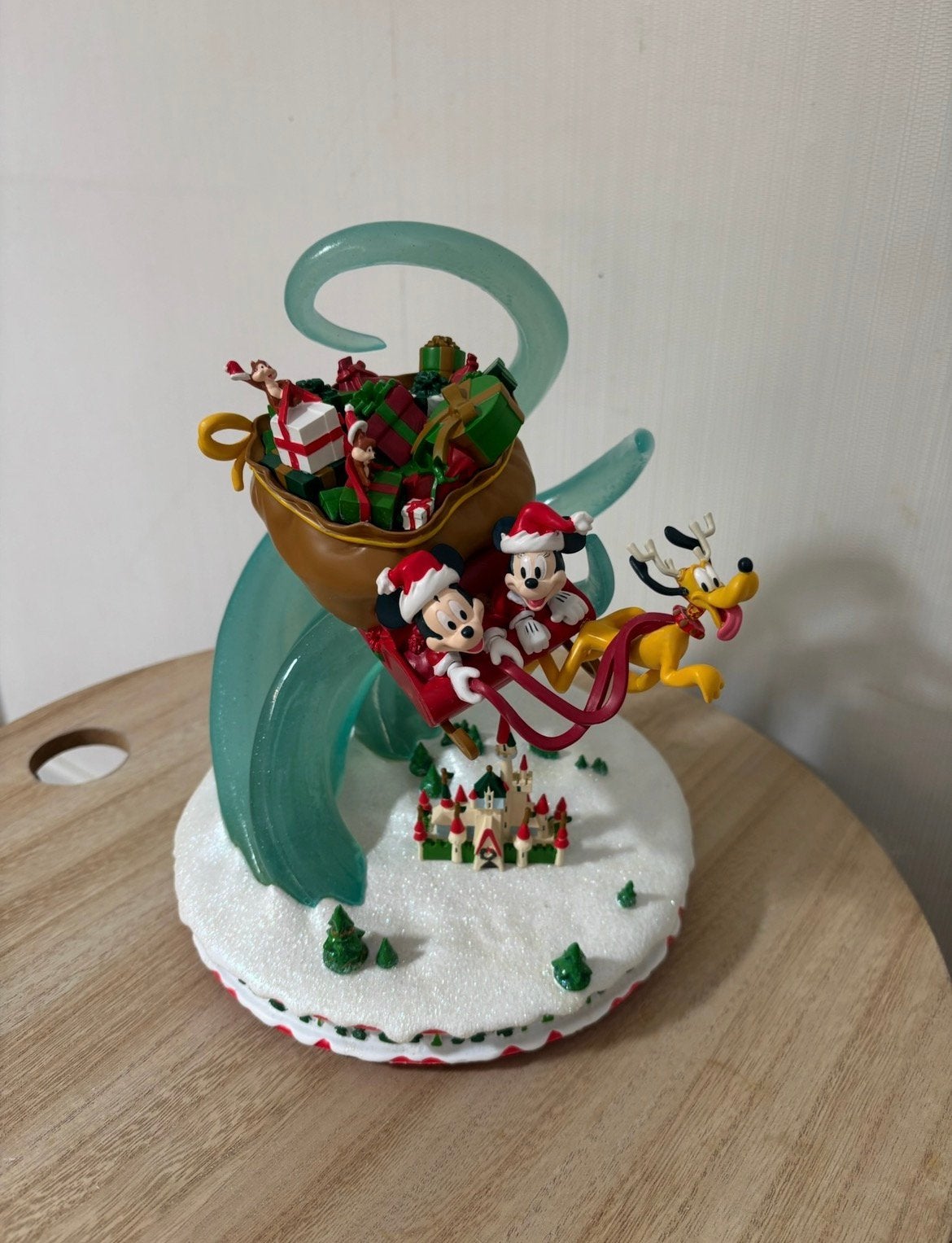 Disney Mickey and Friends holiday beeld met licht!, Ophalen of Verzenden, Nieuw, Overige typen