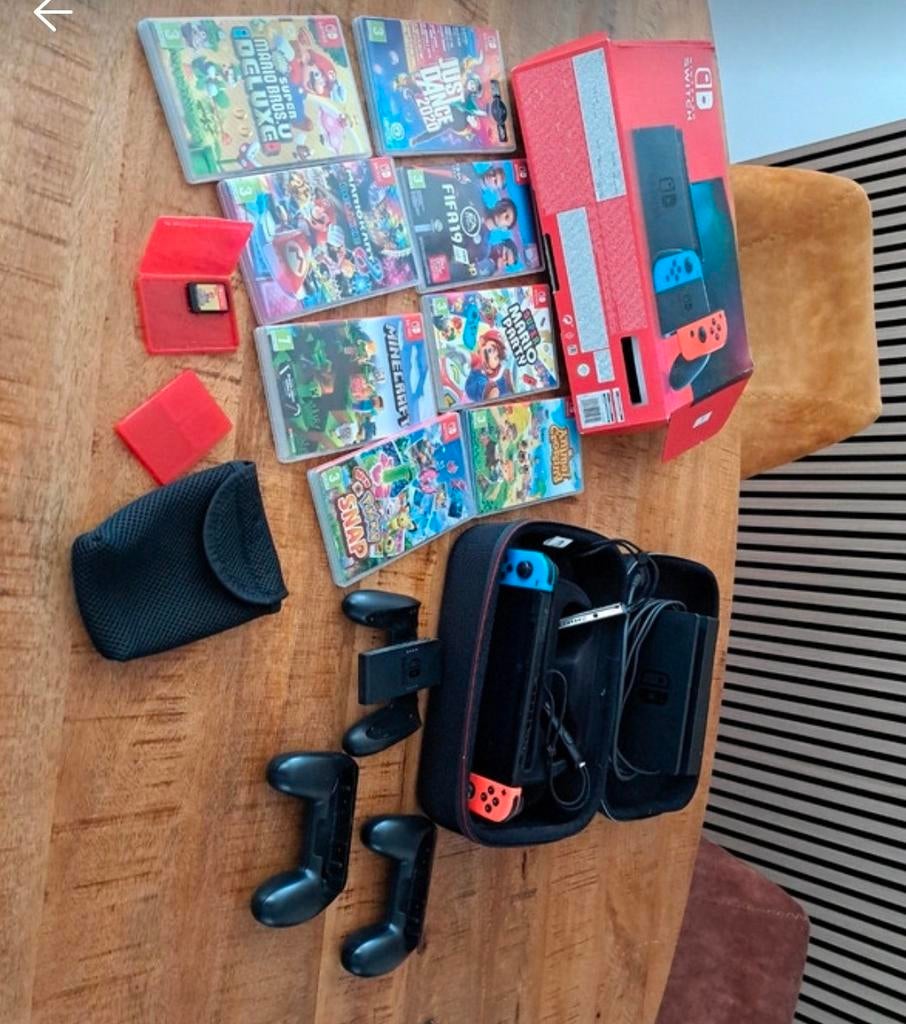 Nintendo Switch met 8 games en accessoires, Spelcomputers en Games, Met games, Met 2 controllers, Ophalen of Verzenden, Zo goed als nieuw