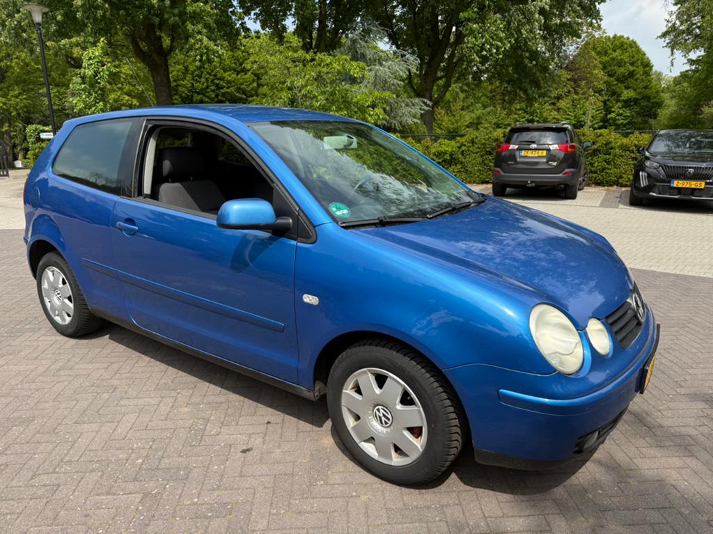 Volkswagen Polo 2003 Blauw 1.4 benzine Airco!, Auto's, 74 pk, Blauw, Particulier, 1000 kg