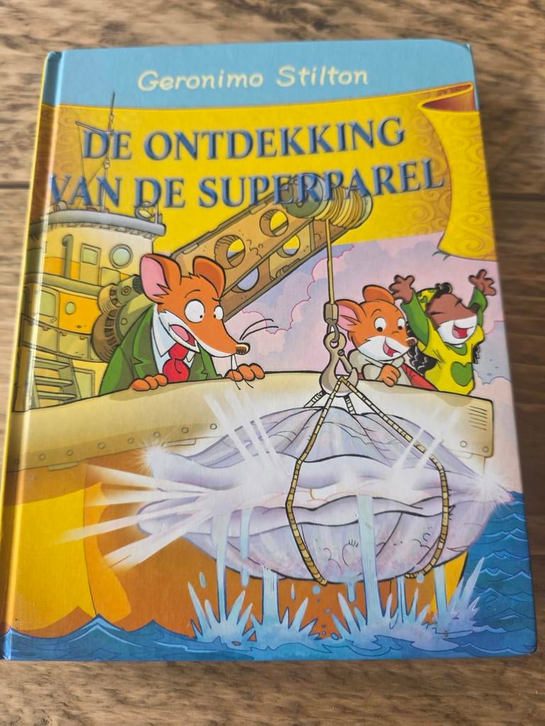 Geronimo Stilton - De ontdekking van de superparel, Fictie algemeen, Geronimo Stilton, Ophalen of Verzenden, Zo goed als nieuw