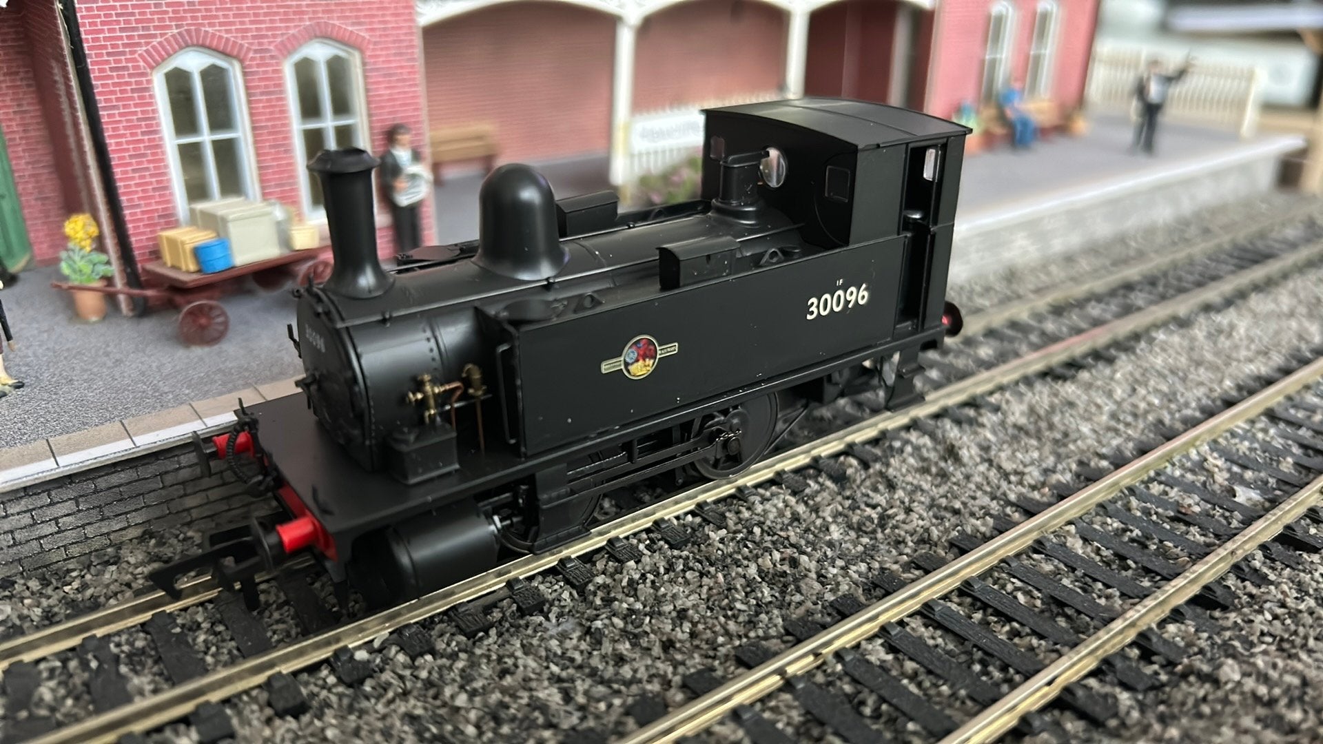 Dapol B4 0-4-0T  BR late crest Digitaal, Hobby en Vrije tijd, Overige merken, Nieuw, Ophalen of Verzenden, Gelijkstroom