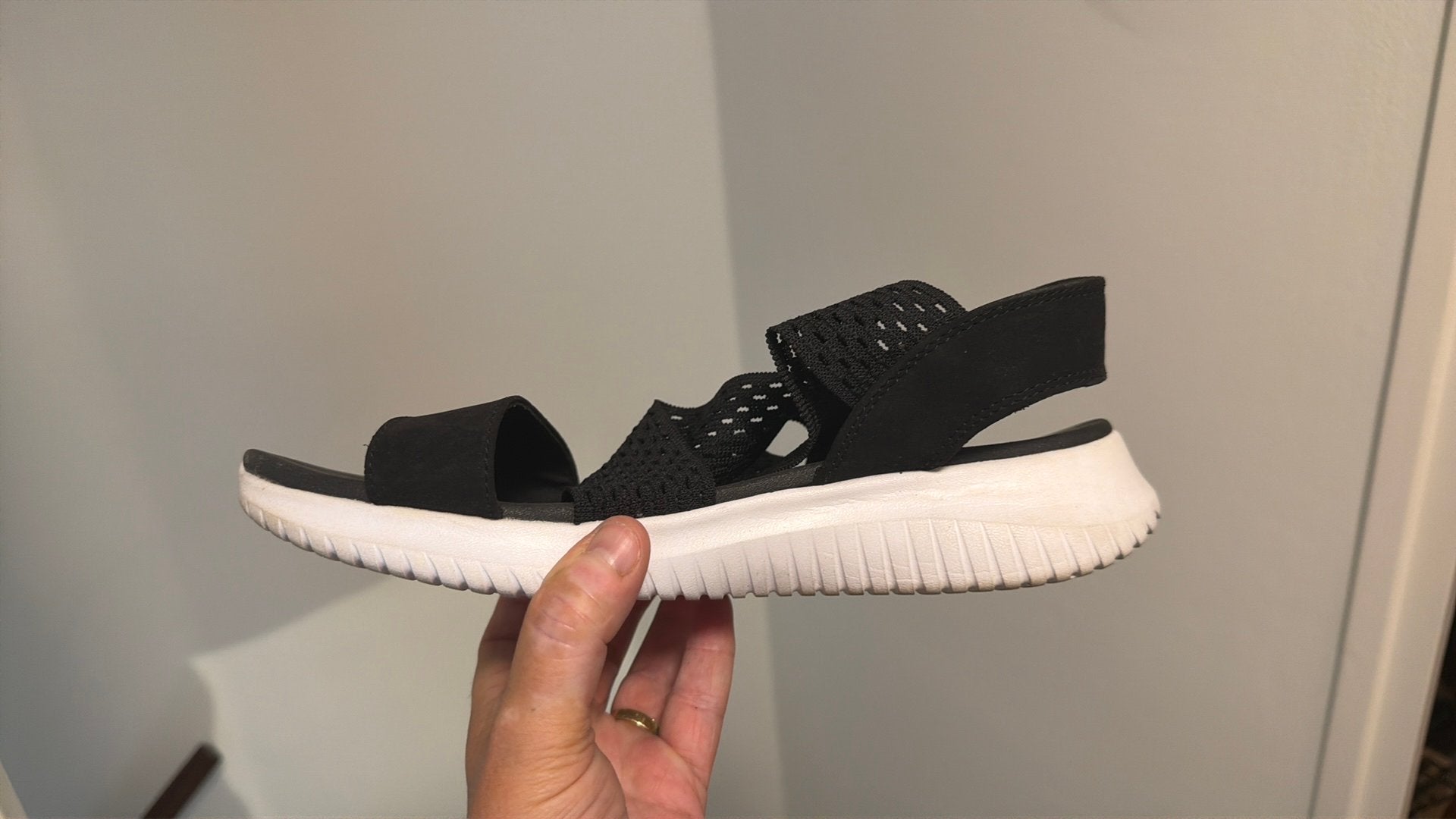 Skechers yoga foam, zeer licht en elastisch, Zwart, Zo goed als nieuw, Sandalen of Muiltjes, Ophalen of Verzenden